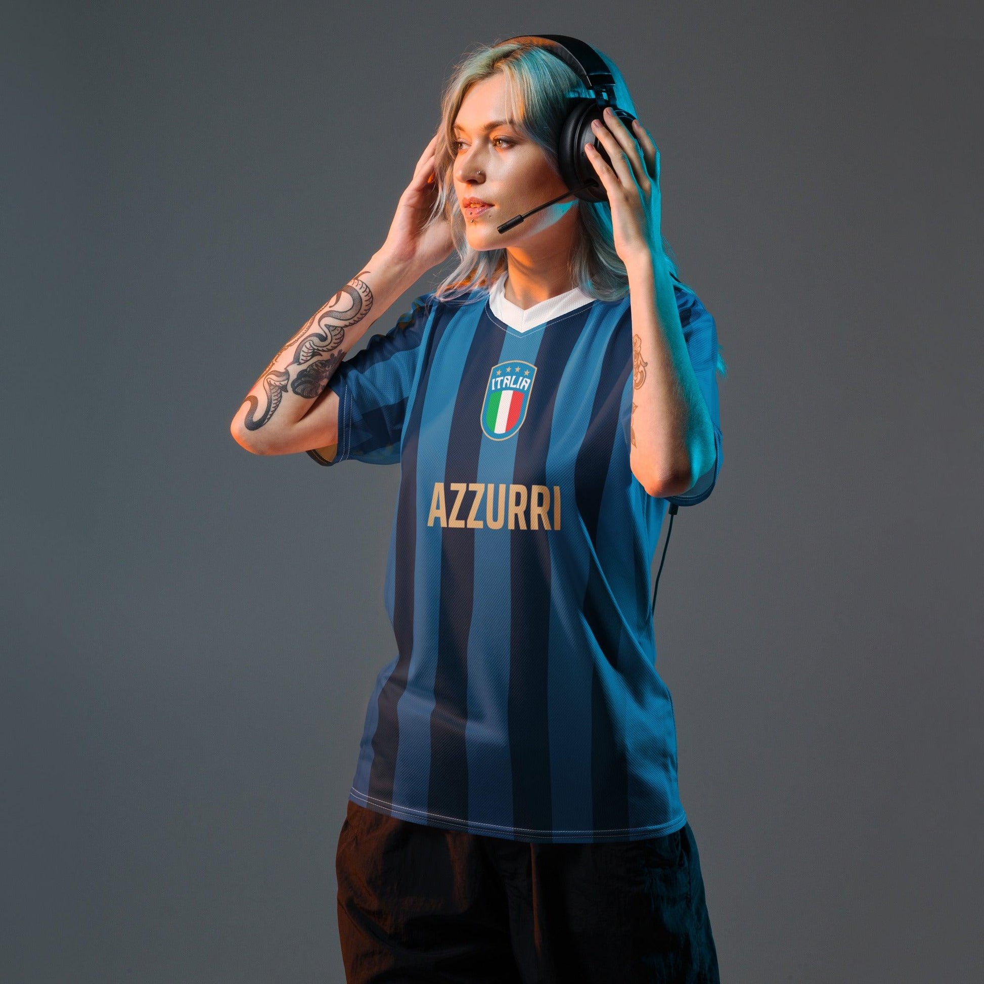 EK voetbalshirt 2024 - Italy Azzurri Blauw Gestreept vrouw blond haar