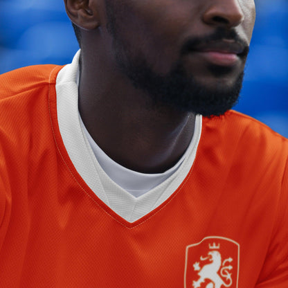 Detailweergave van het Nederlands Elftal voetbalshirt thuis voor het EK 2024 - Oranje Replica Shirt - Volwassenen